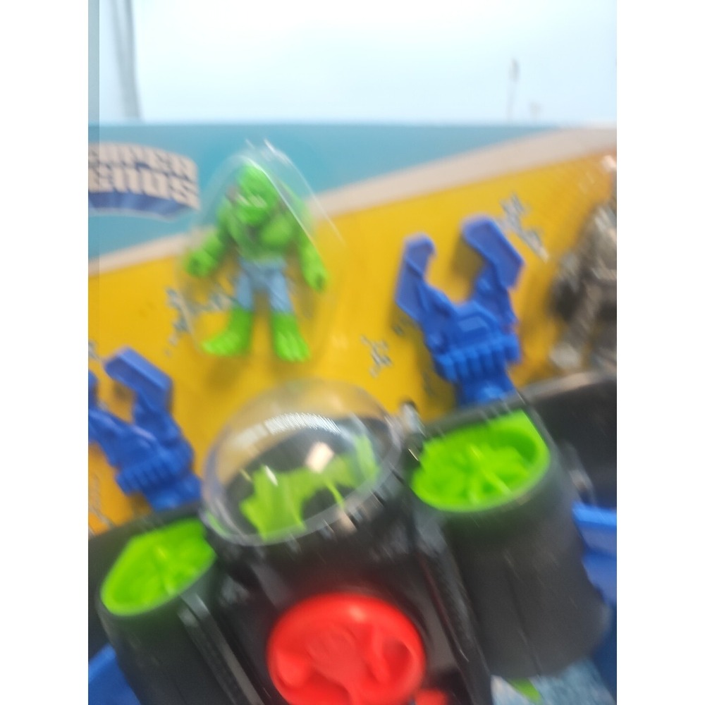 Imaginext DC Super Friends Batsub Batman Figure, A Cage & A Killer Croc Bat Sub - Picture 2 of 5